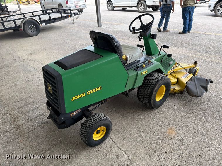 image for item FC0986 John Deere F725 lawn mower