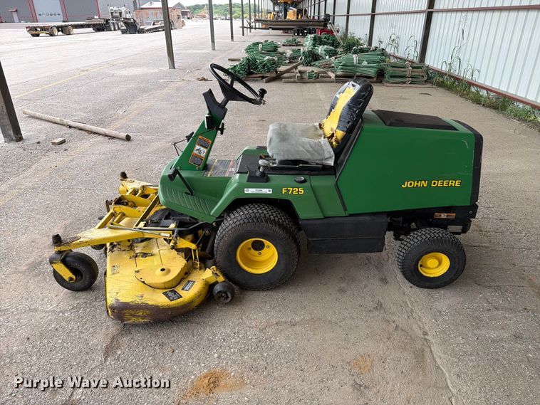 image for item FC0986 John Deere F725 lawn mower