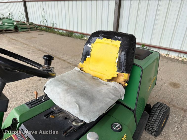 image for item FC0986 John Deere F725 lawn mower