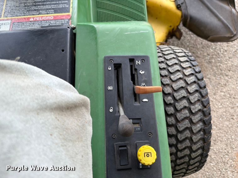 image for item FC0986 John Deere F725 lawn mower