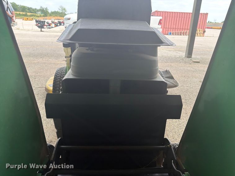 image for item FC0986 John Deere F725 lawn mower
