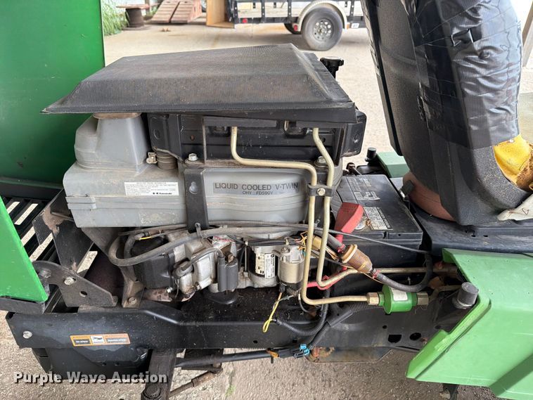 image for item FC0986 John Deere F725 lawn mower