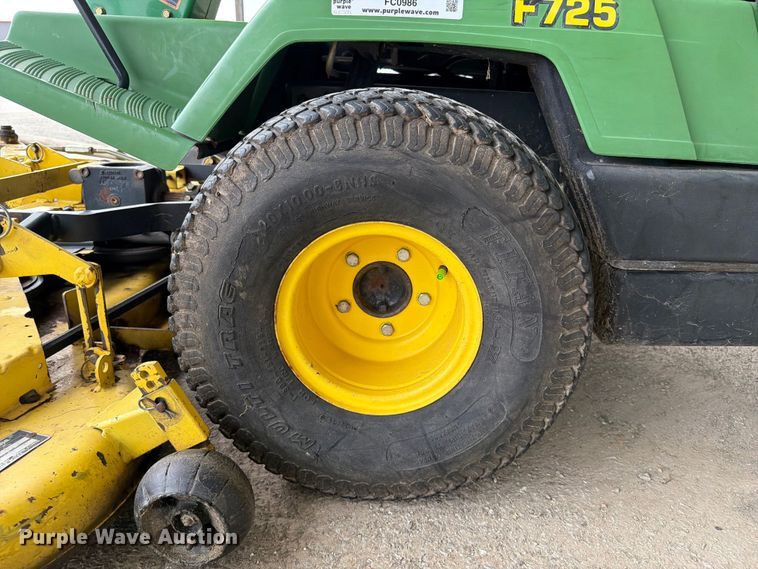 image for item FC0986 John Deere F725 lawn mower