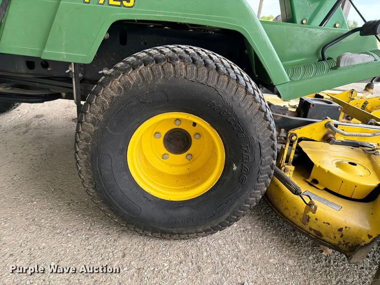 image for item FC0986 John Deere F725 lawn mower