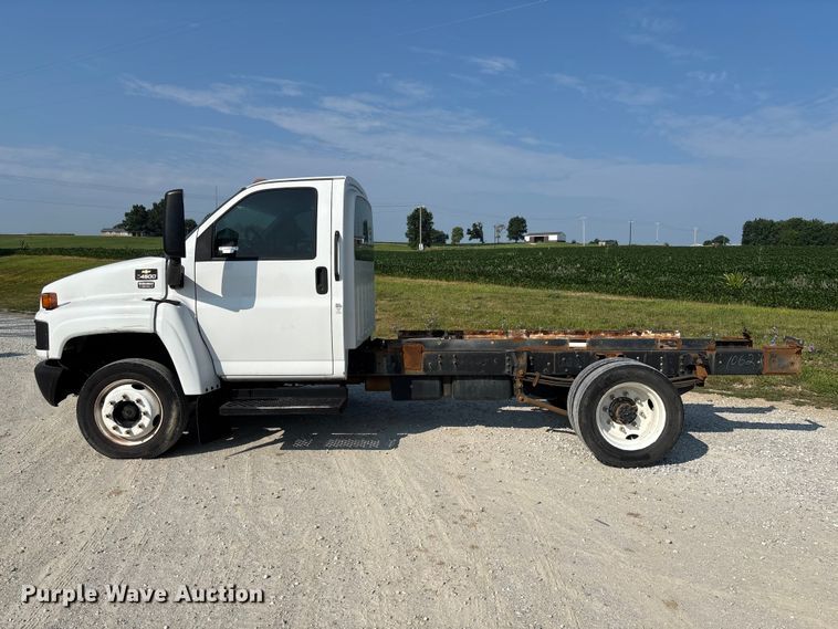 image for item FC1963 2003 Chevrolet C4500 truck cab and chassis