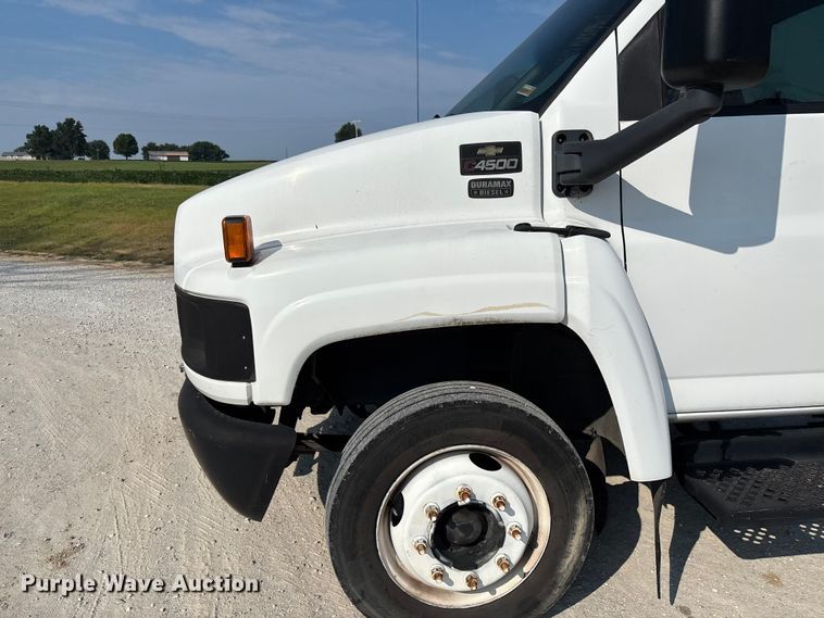 image for item FC1963 2003 Chevrolet C4500 truck cab and chassis