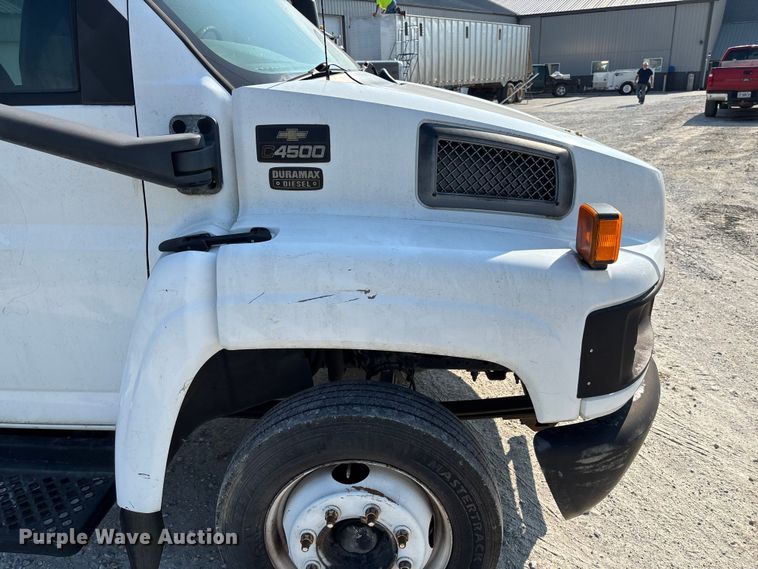 image for item FC1963 2003 Chevrolet C4500 truck cab and chassis