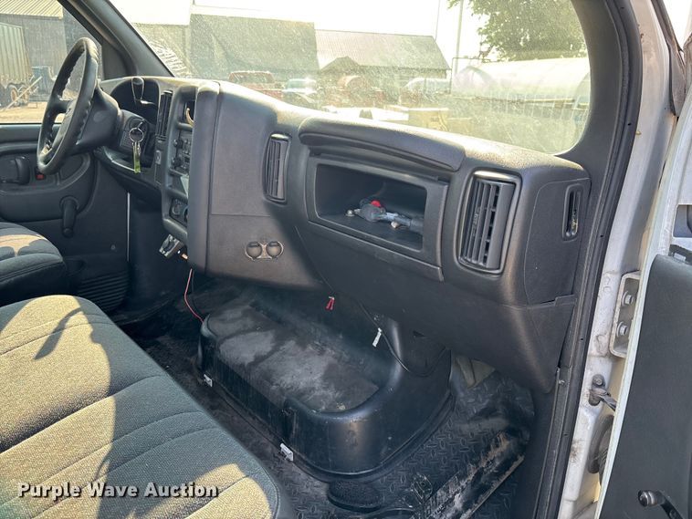 image for item FC1963 2003 Chevrolet C4500 truck cab and chassis