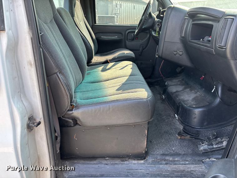 image for item FC1963 2003 Chevrolet C4500 truck cab and chassis