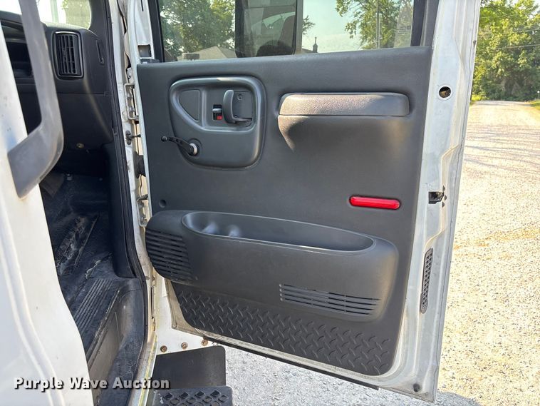 image for item FC1963 2003 Chevrolet C4500 truck cab and chassis
