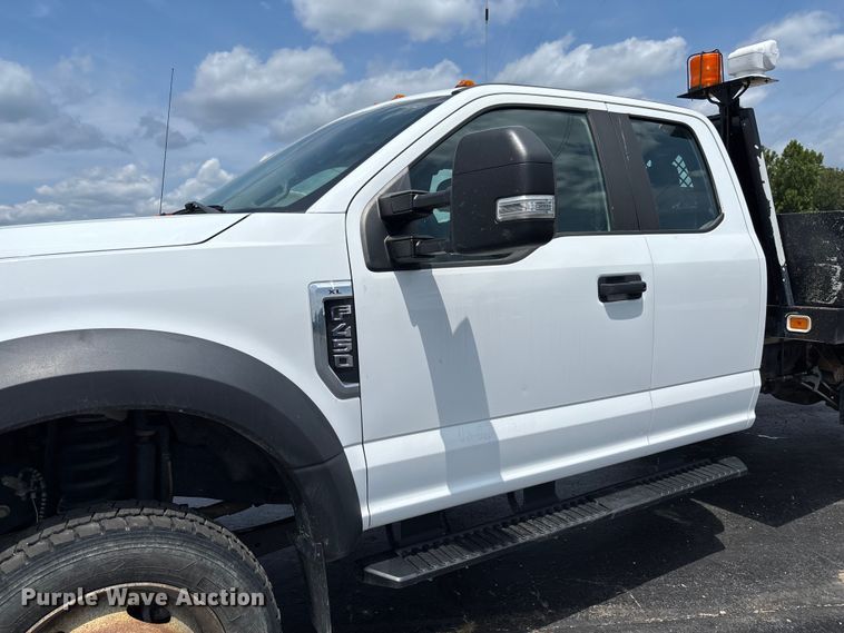image for item FC1979 2017 Ford F450 Super Duty XL Ext. Cab flatbed truck