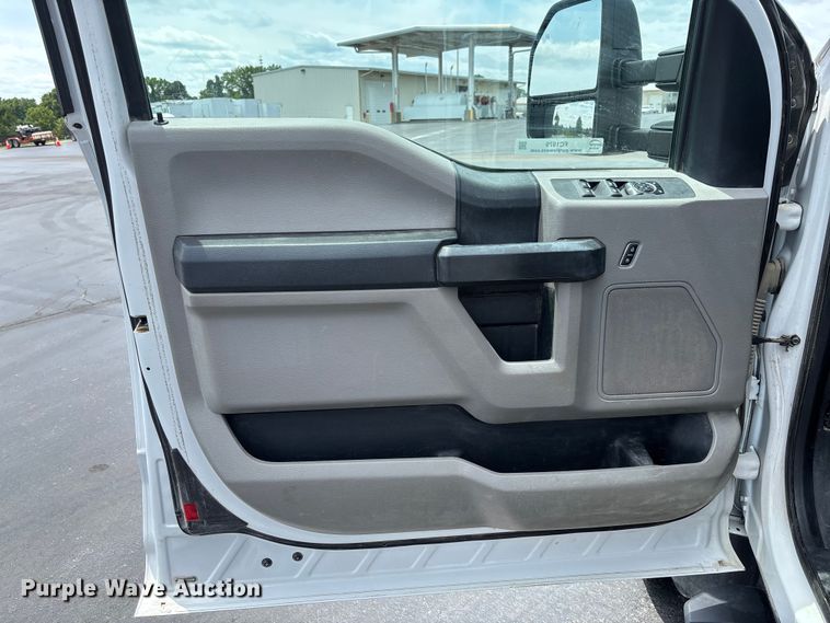 image for item FC1979 2017 Ford F450 Super Duty XL Ext. Cab flatbed truck