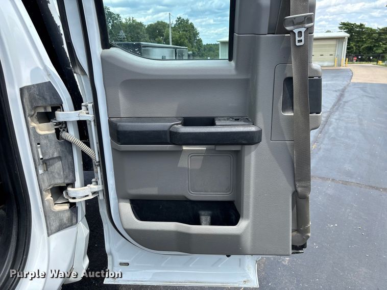 image for item FC1979 2017 Ford F450 Super Duty XL Ext. Cab flatbed truck