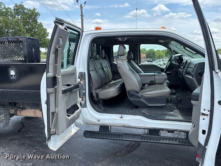 image for item FC1979 2017 Ford F450 Super Duty XL Ext. Cab flatbed truck