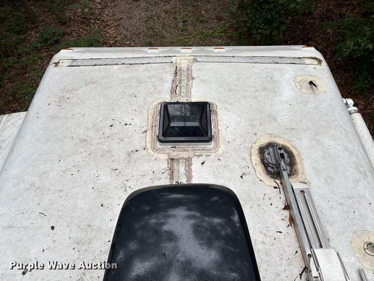 image for item FC1982 2005 Ford E450 Super Duty Atlantis Holiday Rambler RV