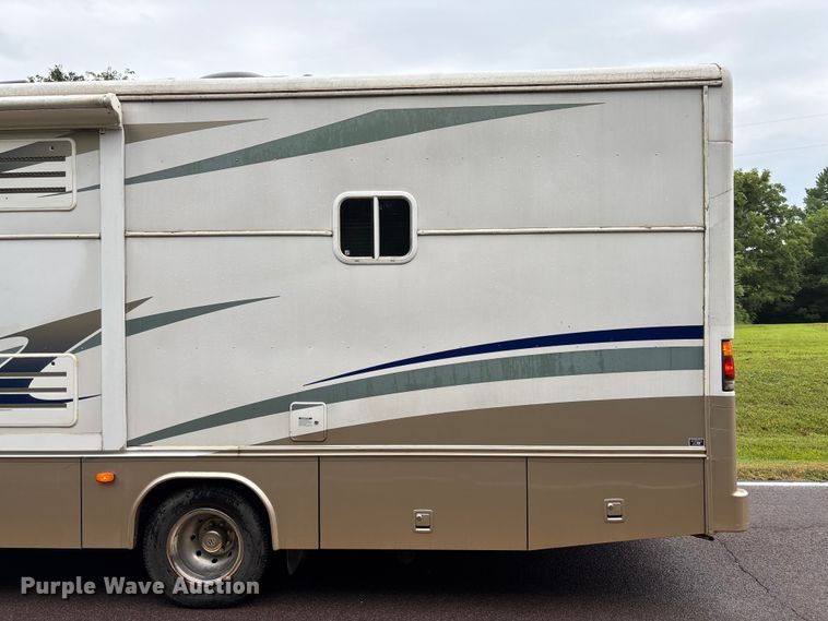 image for item FC1982 2005 Ford E450 Super Duty Atlantis Holiday Rambler RV