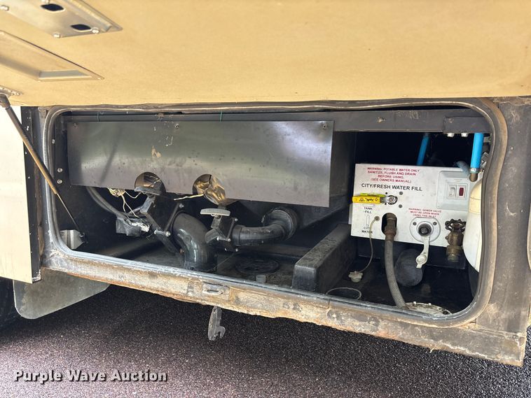 image for item FC1982 2005 Ford E450 Super Duty Atlantis Holiday Rambler RV