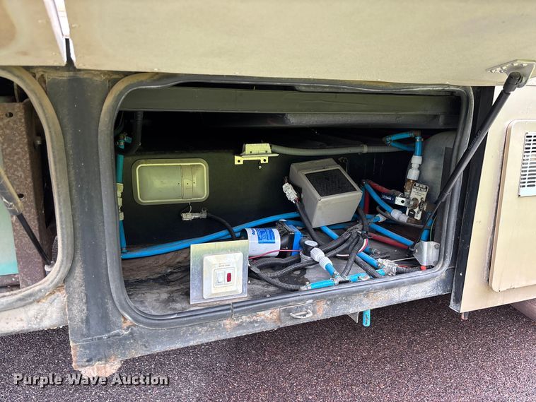 image for item FC1982 2005 Ford E450 Super Duty Atlantis Holiday Rambler RV