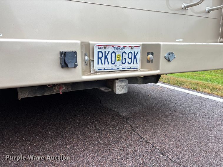 image for item FC1982 2005 Ford E450 Super Duty Atlantis Holiday Rambler RV