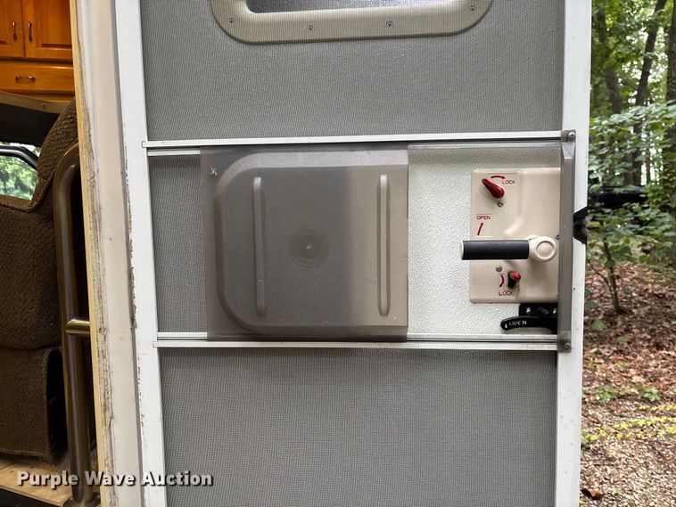 image for item FC1982 2005 Ford E450 Super Duty Atlantis Holiday Rambler RV