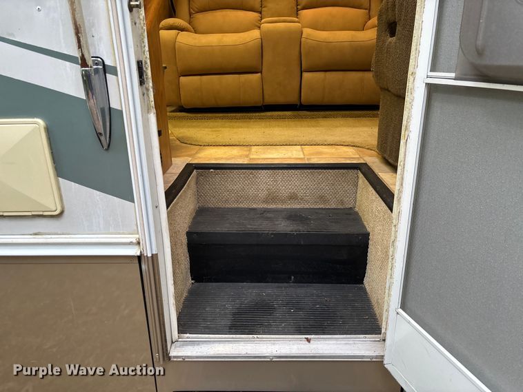 image for item FC1982 2005 Ford E450 Super Duty Atlantis Holiday Rambler RV