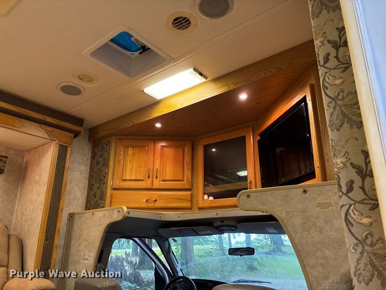 image for item FC1982 2005 Ford E450 Super Duty Atlantis Holiday Rambler RV