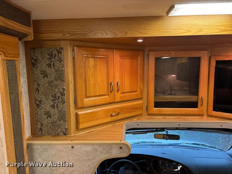 image for item FC1982 2005 Ford E450 Super Duty Atlantis Holiday Rambler RV