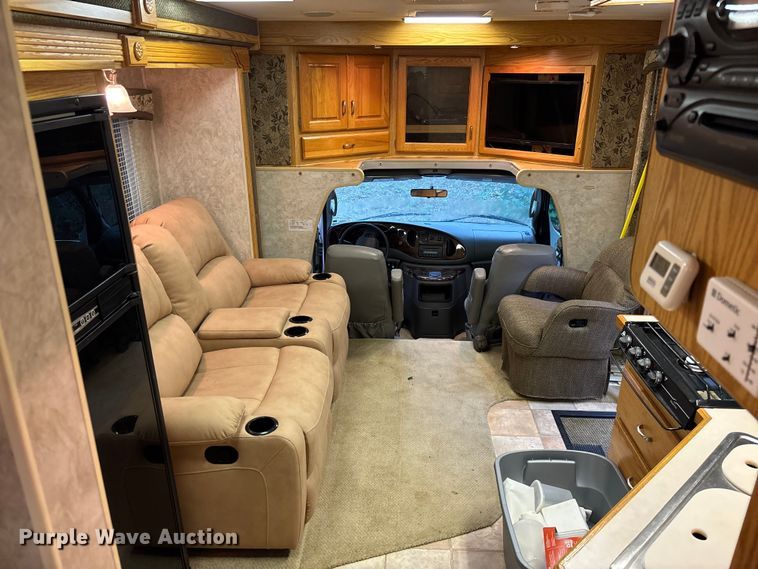 image for item FC1982 2005 Ford E450 Super Duty Atlantis Holiday Rambler RV