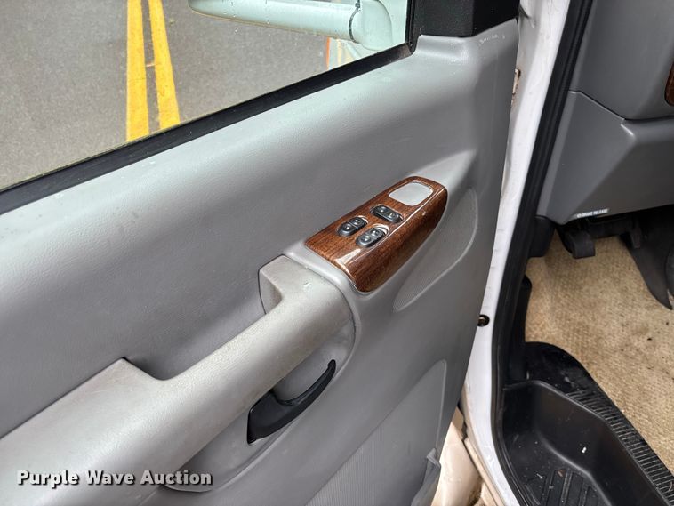 image for item FC1982 2005 Ford E450 Super Duty Atlantis Holiday Rambler RV