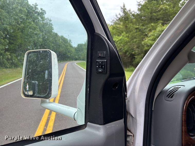 image for item FC1982 2005 Ford E450 Super Duty Atlantis Holiday Rambler RV