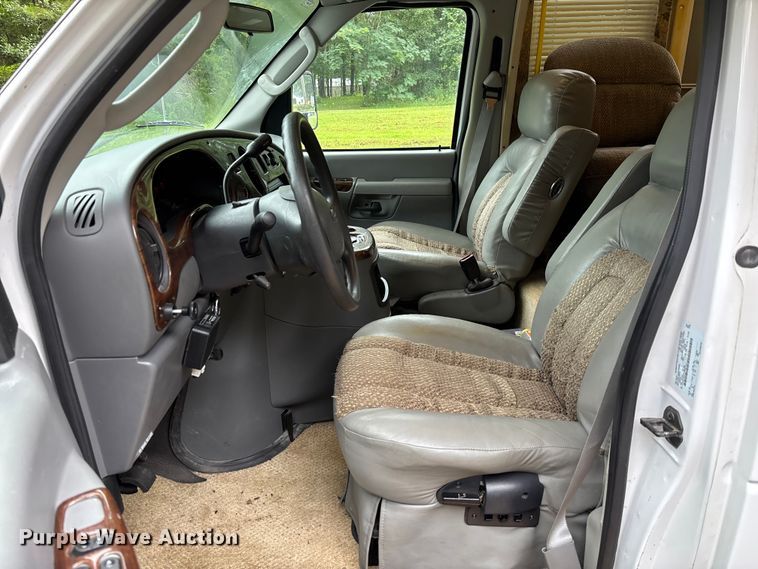 image for item FC1982 2005 Ford E450 Super Duty Atlantis Holiday Rambler RV