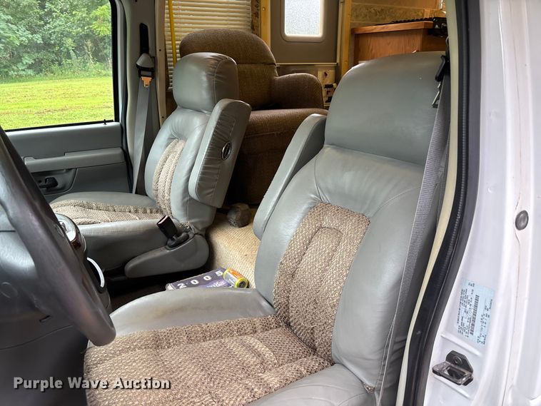 image for item FC1982 2005 Ford E450 Super Duty Atlantis Holiday Rambler RV