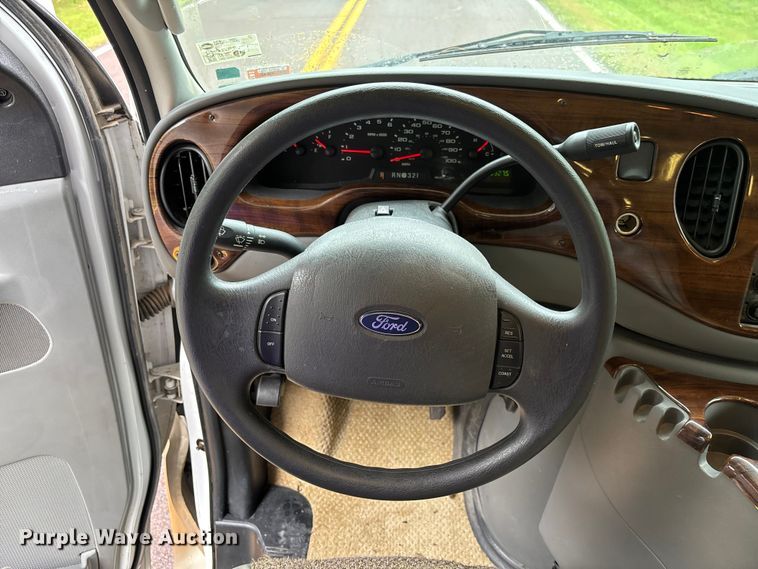 image for item FC1982 2005 Ford E450 Super Duty Atlantis Holiday Rambler RV
