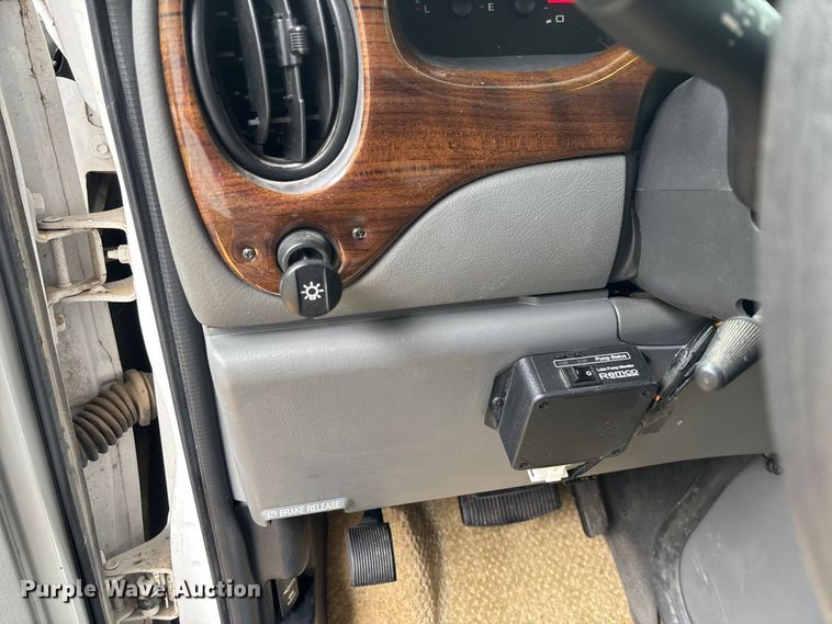image for item FC1982 2005 Ford E450 Super Duty Atlantis Holiday Rambler RV