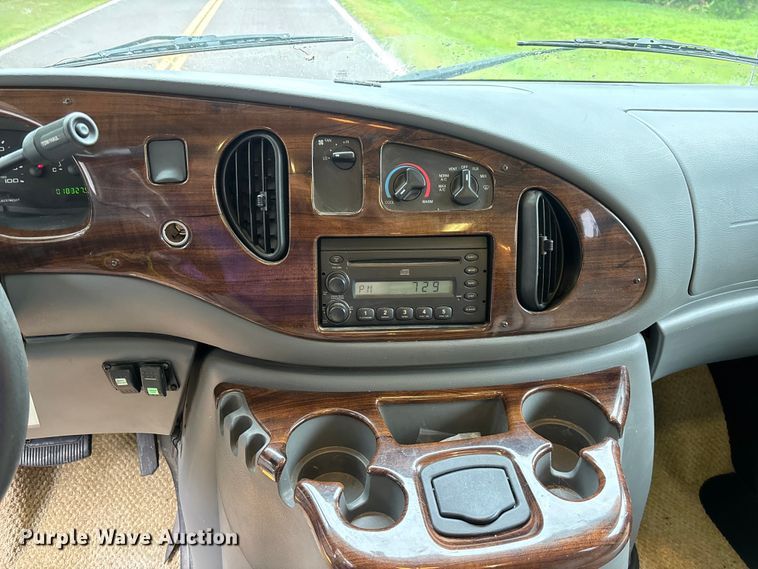 image for item FC1982 2005 Ford E450 Super Duty Atlantis Holiday Rambler RV