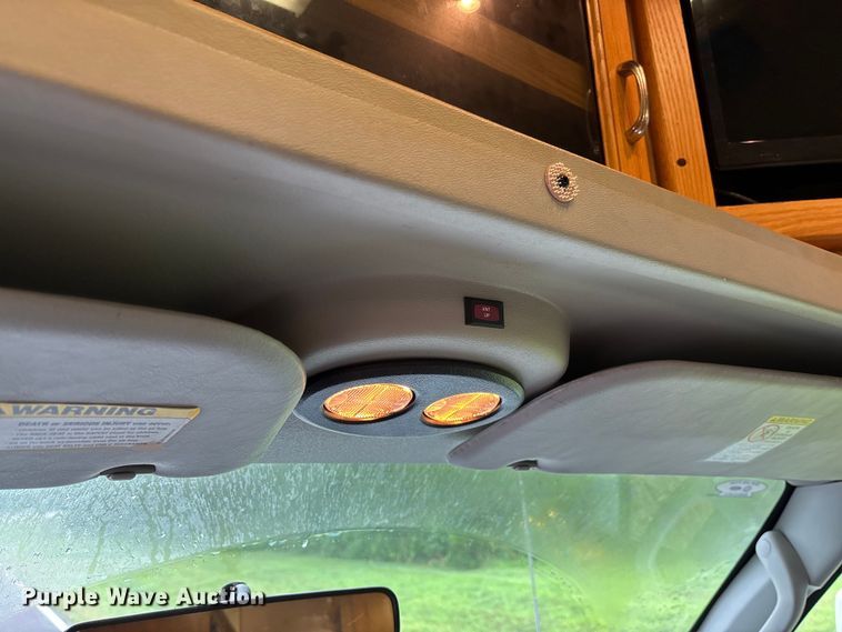 image for item FC1982 2005 Ford E450 Super Duty Atlantis Holiday Rambler RV