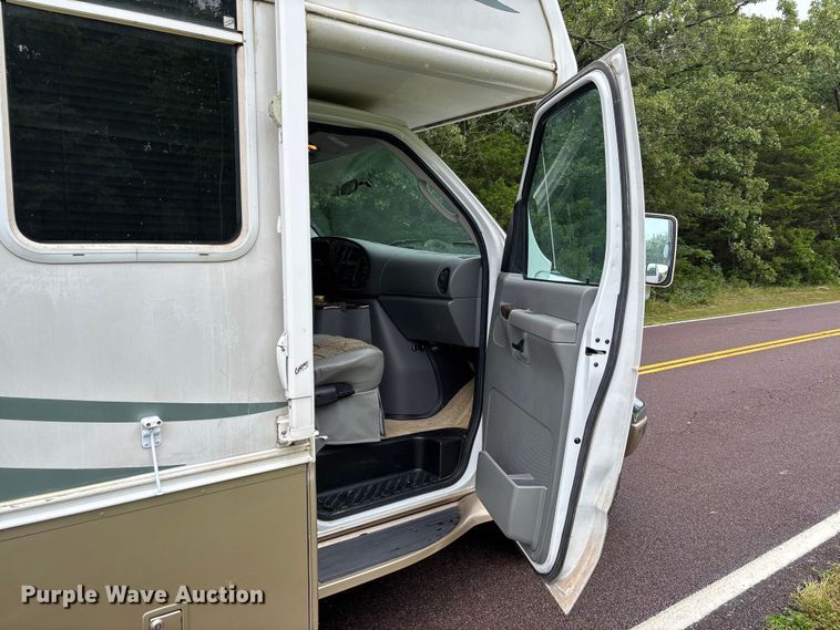 image for item FC1982 2005 Ford E450 Super Duty Atlantis Holiday Rambler RV