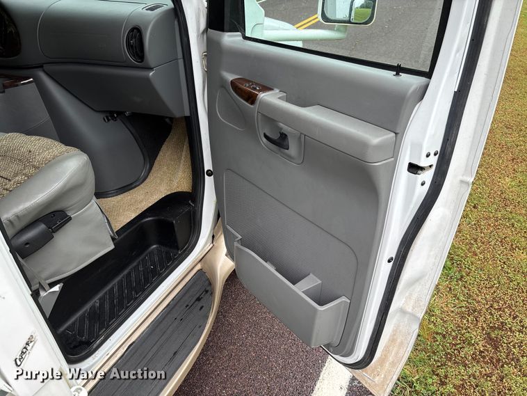 image for item FC1982 2005 Ford E450 Super Duty Atlantis Holiday Rambler RV