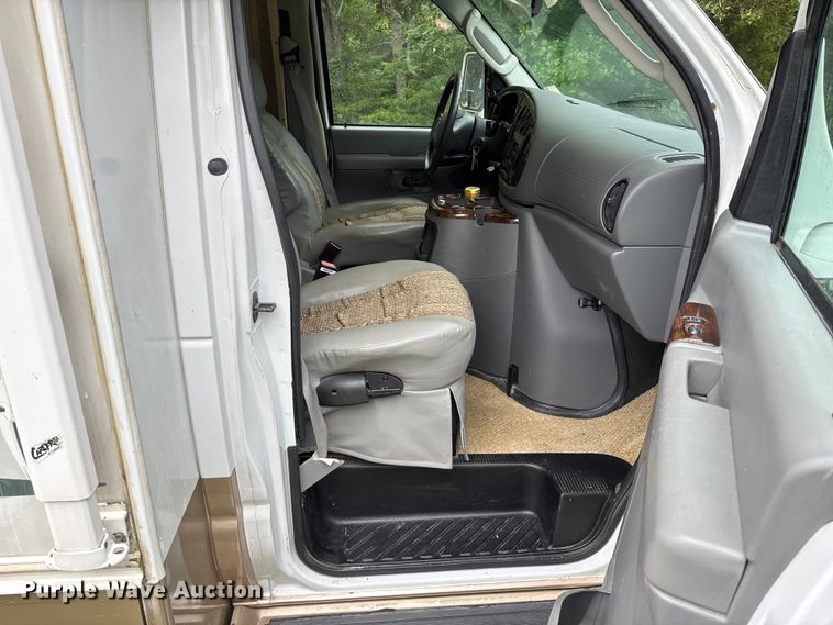 image for item FC1982 2005 Ford E450 Super Duty Atlantis Holiday Rambler RV
