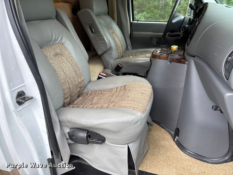 image for item FC1982 2005 Ford E450 Super Duty Atlantis Holiday Rambler RV
