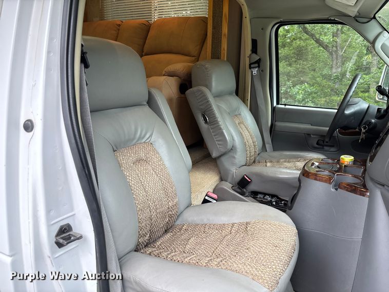 image for item FC1982 2005 Ford E450 Super Duty Atlantis Holiday Rambler RV