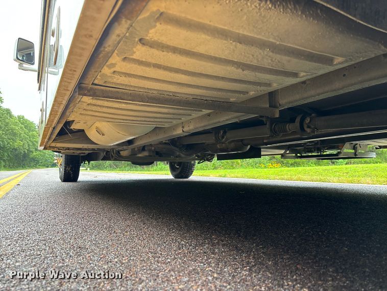 image for item FC1982 2005 Ford E450 Super Duty Atlantis Holiday Rambler RV