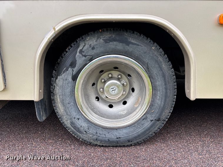 image for item FC1982 2005 Ford E450 Super Duty Atlantis Holiday Rambler RV