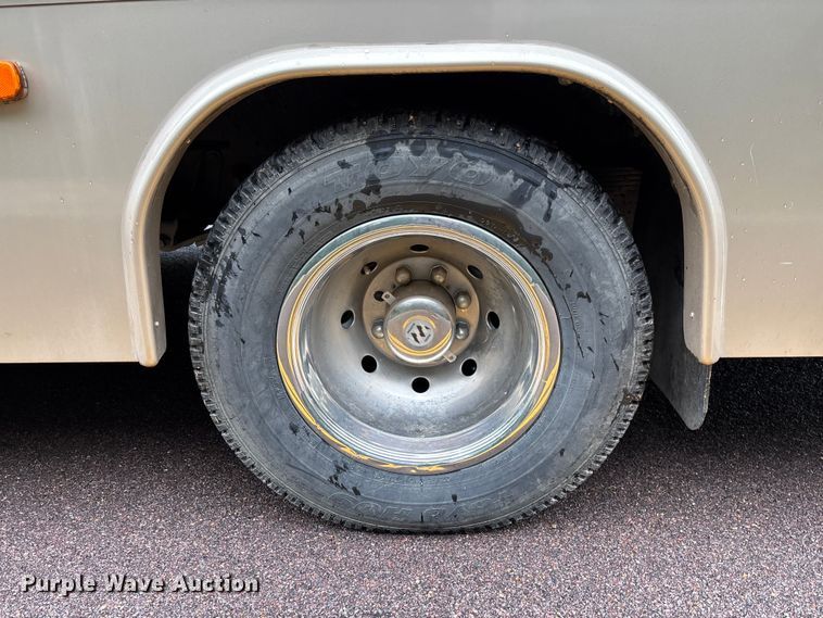 image for item FC1982 2005 Ford E450 Super Duty Atlantis Holiday Rambler RV