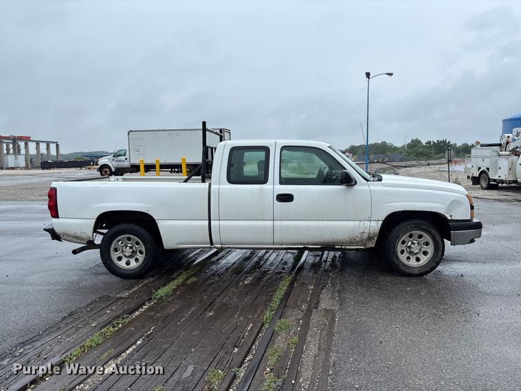 image for item FC1985 2006 Chevrolet Silverado 1500 Ext. Cab pickup truck