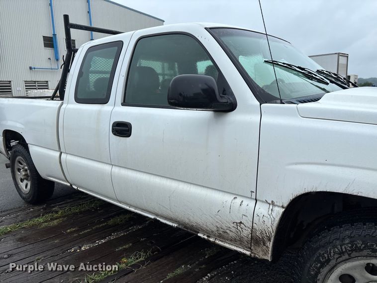 image for item FC1985 2006 Chevrolet Silverado 1500 Ext. Cab pickup truck