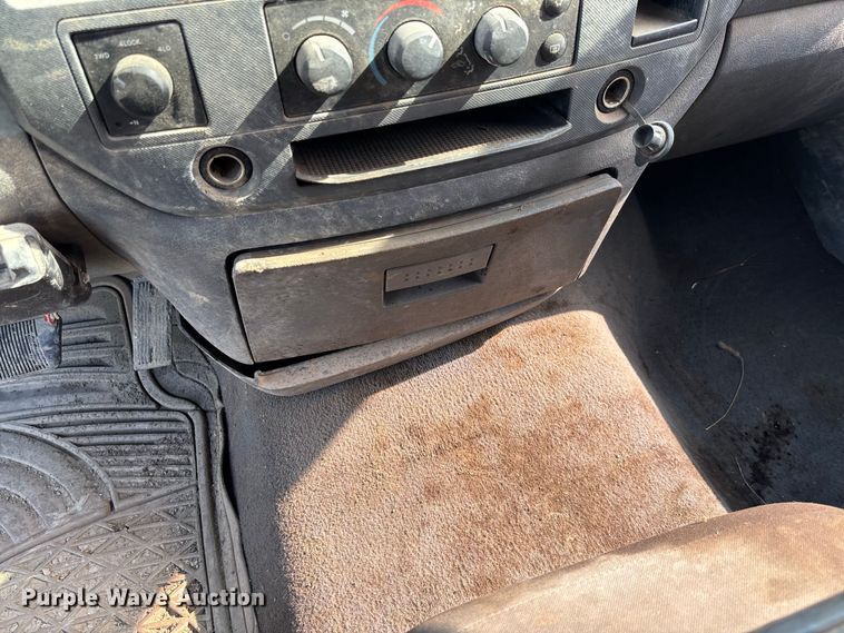 image for item FC1988 2006 Dodge Ram 3500 Ext. Cab pickup truck