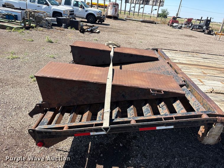 image for item FC2494 2014 Lamar equipment trailer