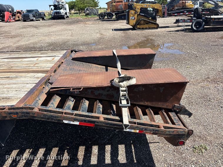 image for item FC2494 2014 Lamar equipment trailer