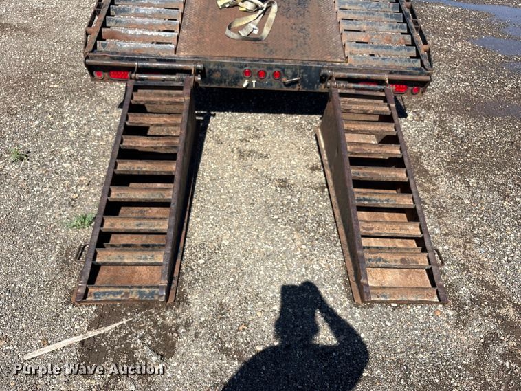 image for item FC2494 2014 Lamar equipment trailer